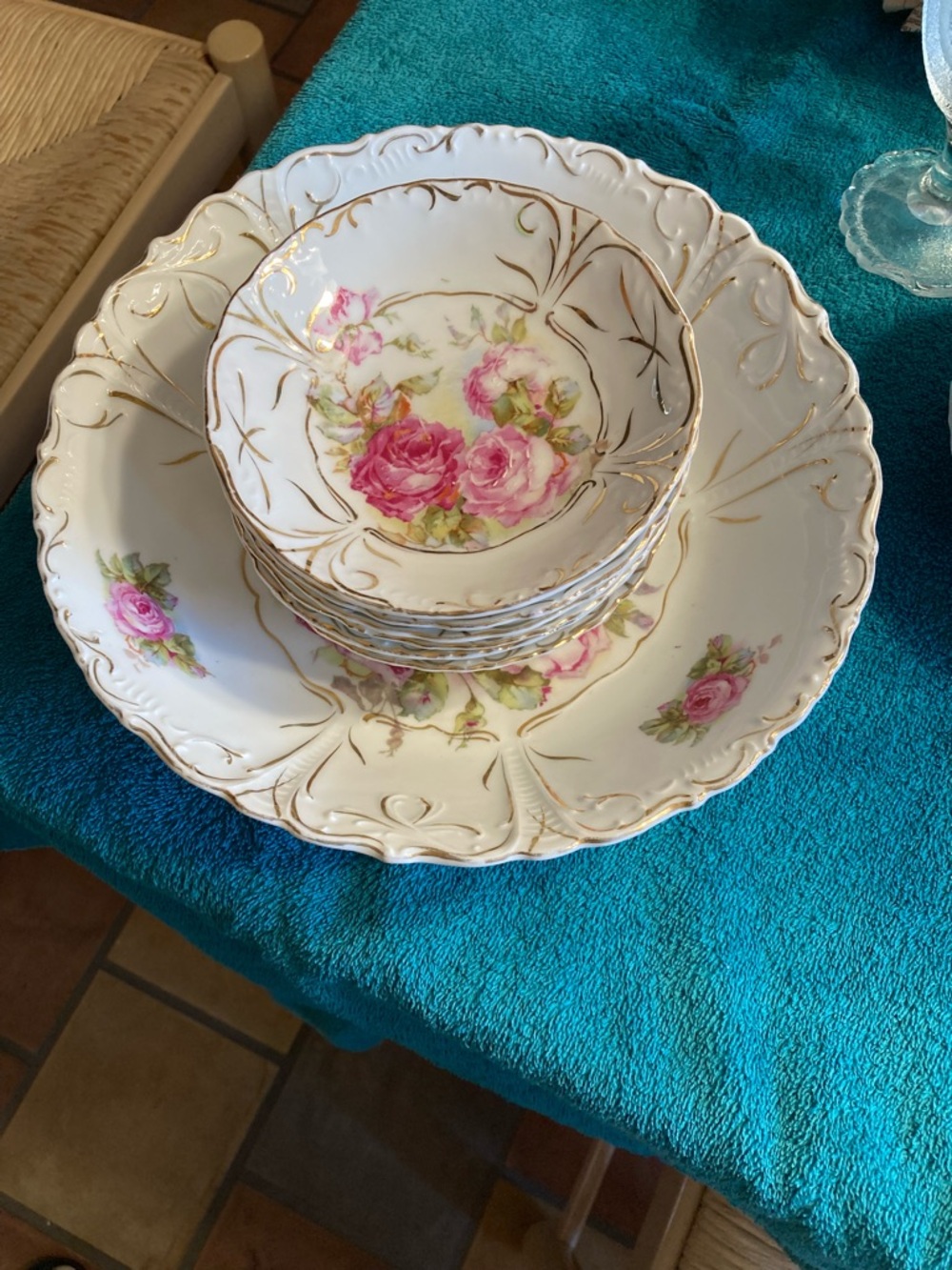 Set of 8 small bowls and serving dish Excellent condition
